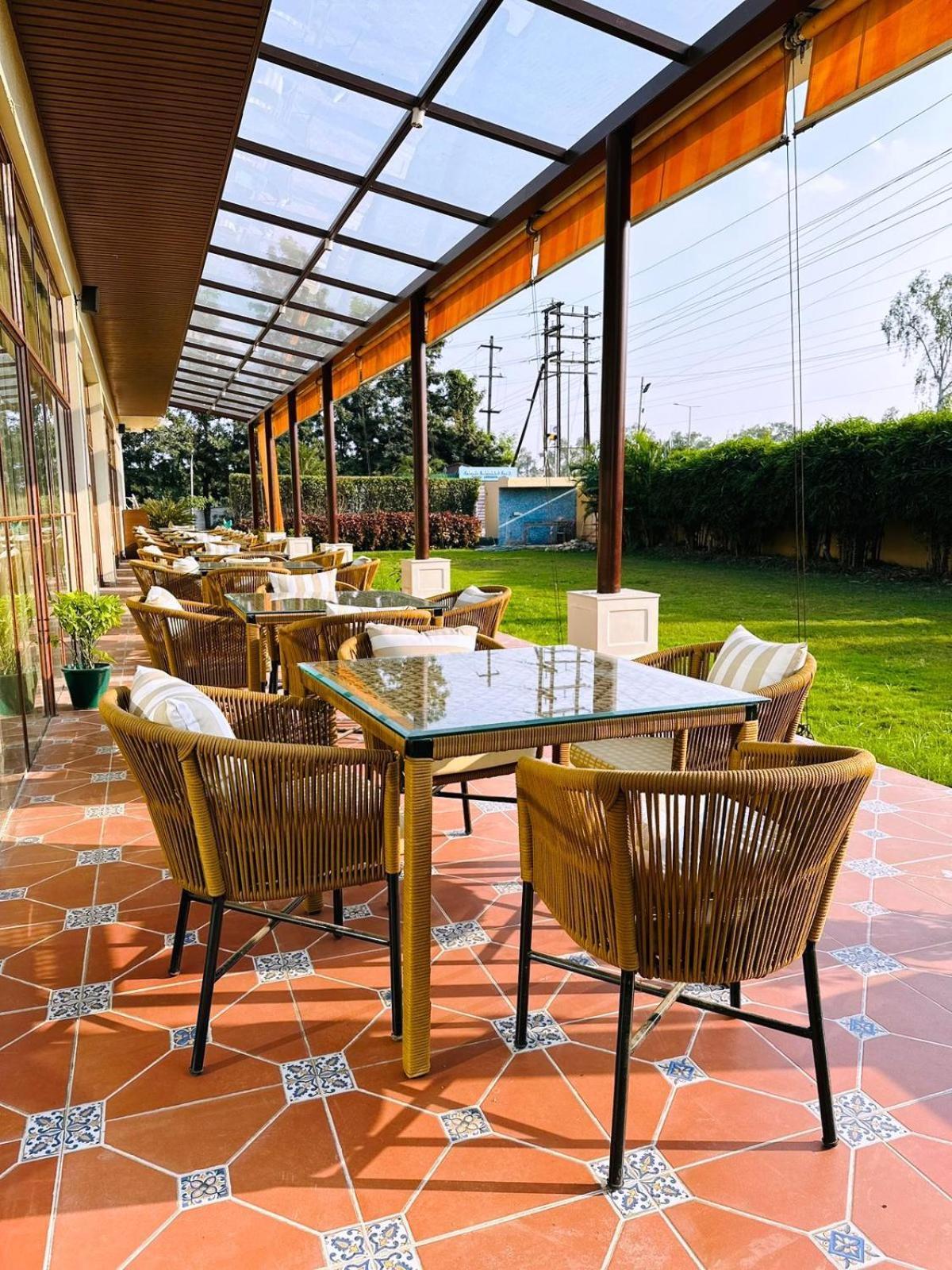 Hotel Amer Green'S Bhopal Eksteriør billede